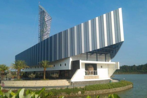 Masjid Perahu As-Shodiqin Wanareja Cilacap: Kombinasi Keunikan Arsitektur dan Keindahan Alam